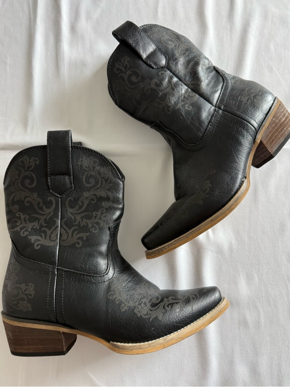 Rollda Women's Black Western Pull-On Ankle Booties